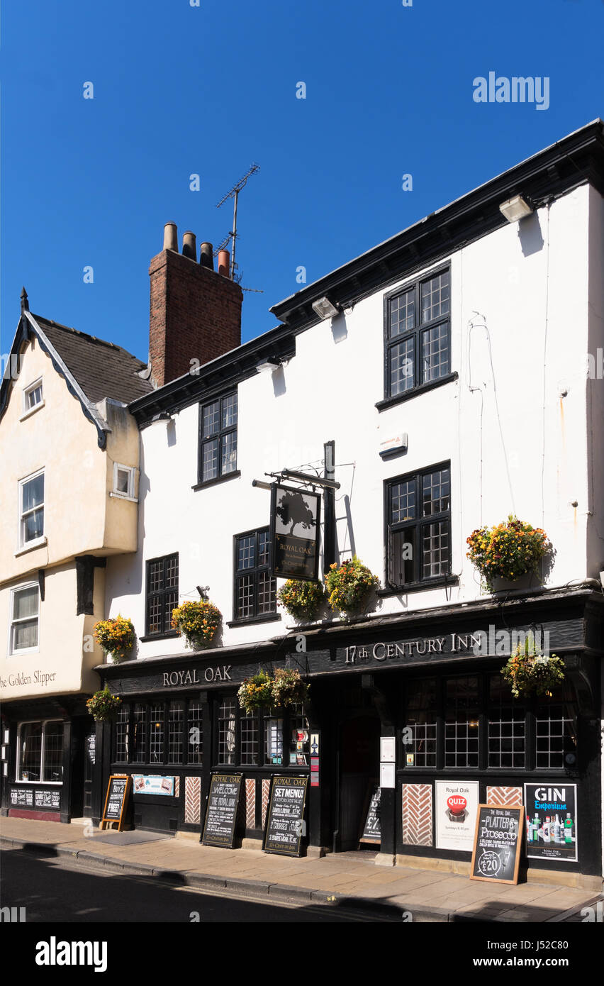 The Royal Oak pub and restaurant in Goodramgate, York, a 17th century Inn, England, UK Stock Photo
