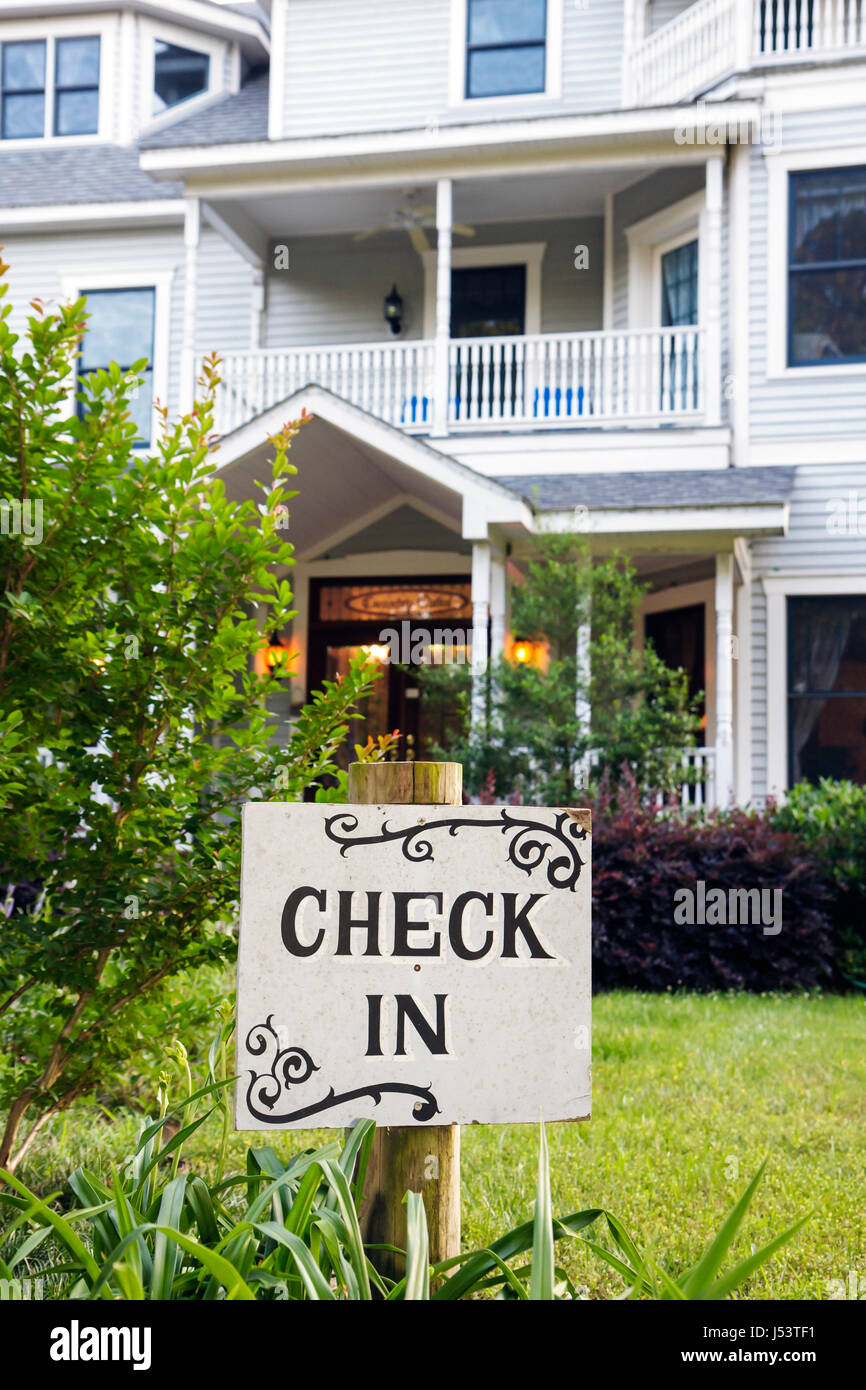 Arkansas Ozark Mountains,Stone County,Mountain View,Country Oaks Bed & Breakfast,lodging,check in sign,building,balcony,white rail,entrance,front,AR08 Stock Photo