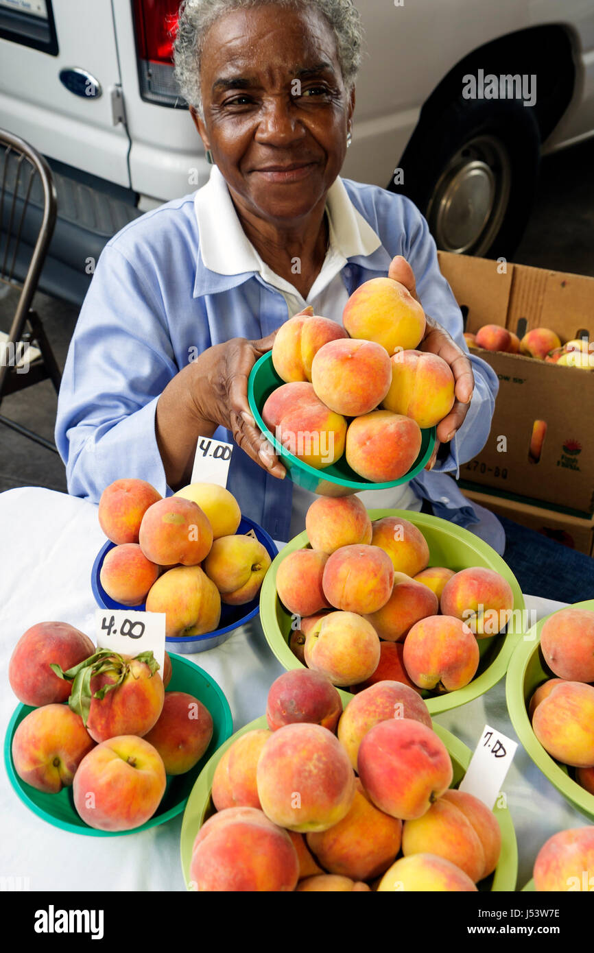 Little Rock Arkansas,River Market,farmers market,locally grown produce,buyers,sellers,Black woman female women,peaches,bowls,fruit,food,farming,AR0806 Stock Photo