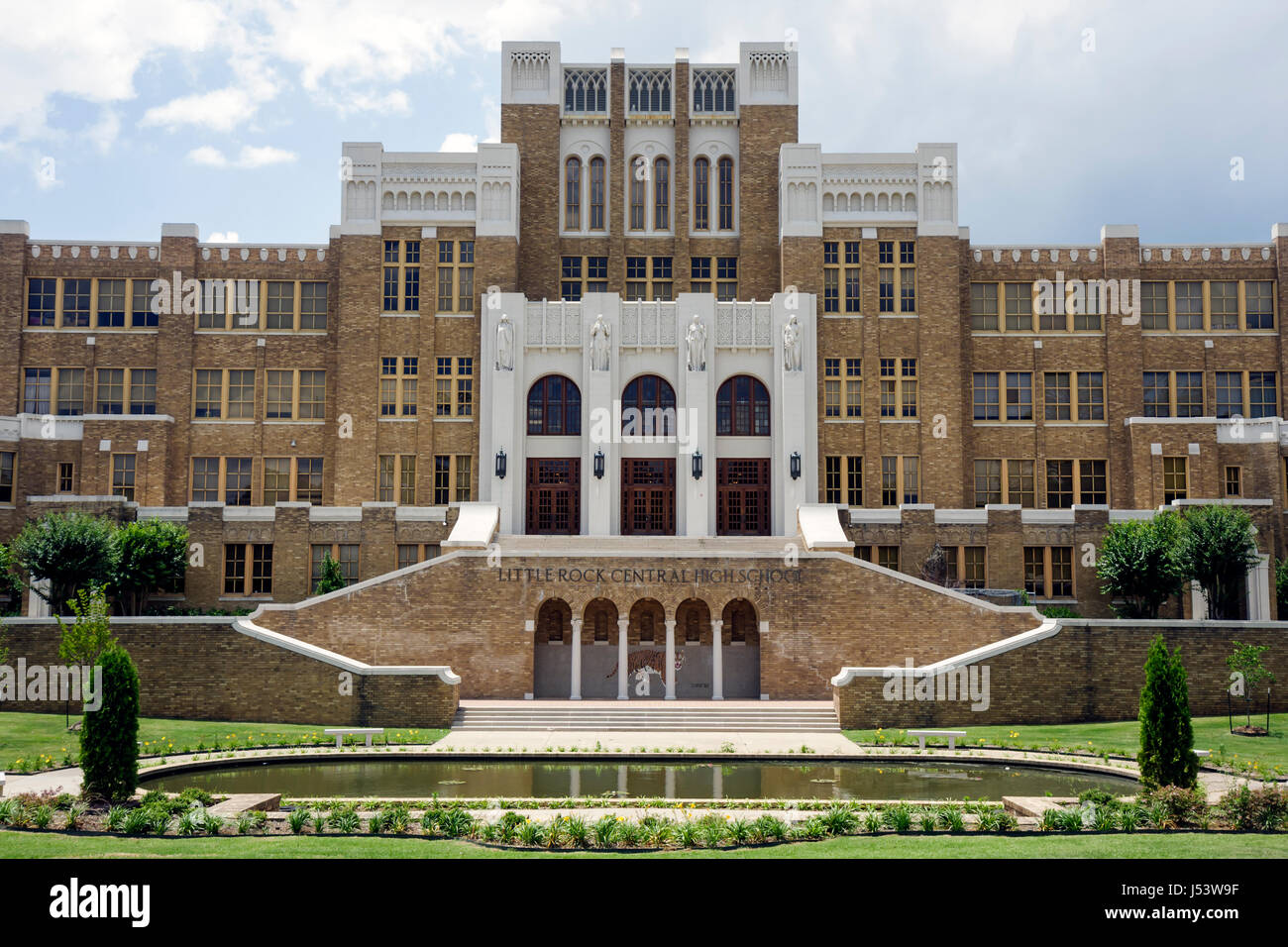 Little Rock Arkansas Central High School 1957 desegregation crisis