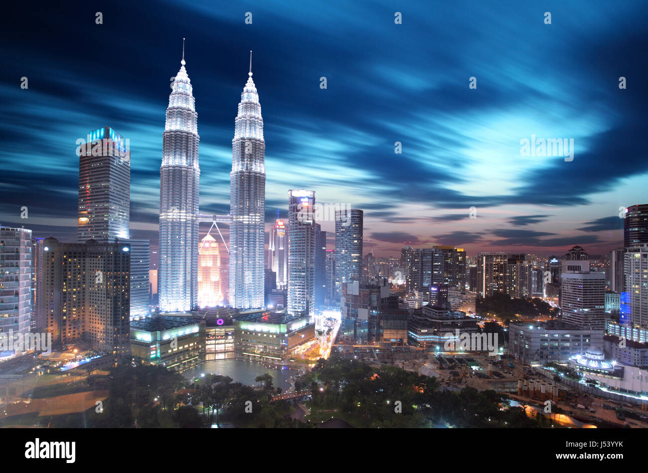 Wallpaper Night Skyscrapers Malaysia Wallpaper Night Skyscrapers Malaysia