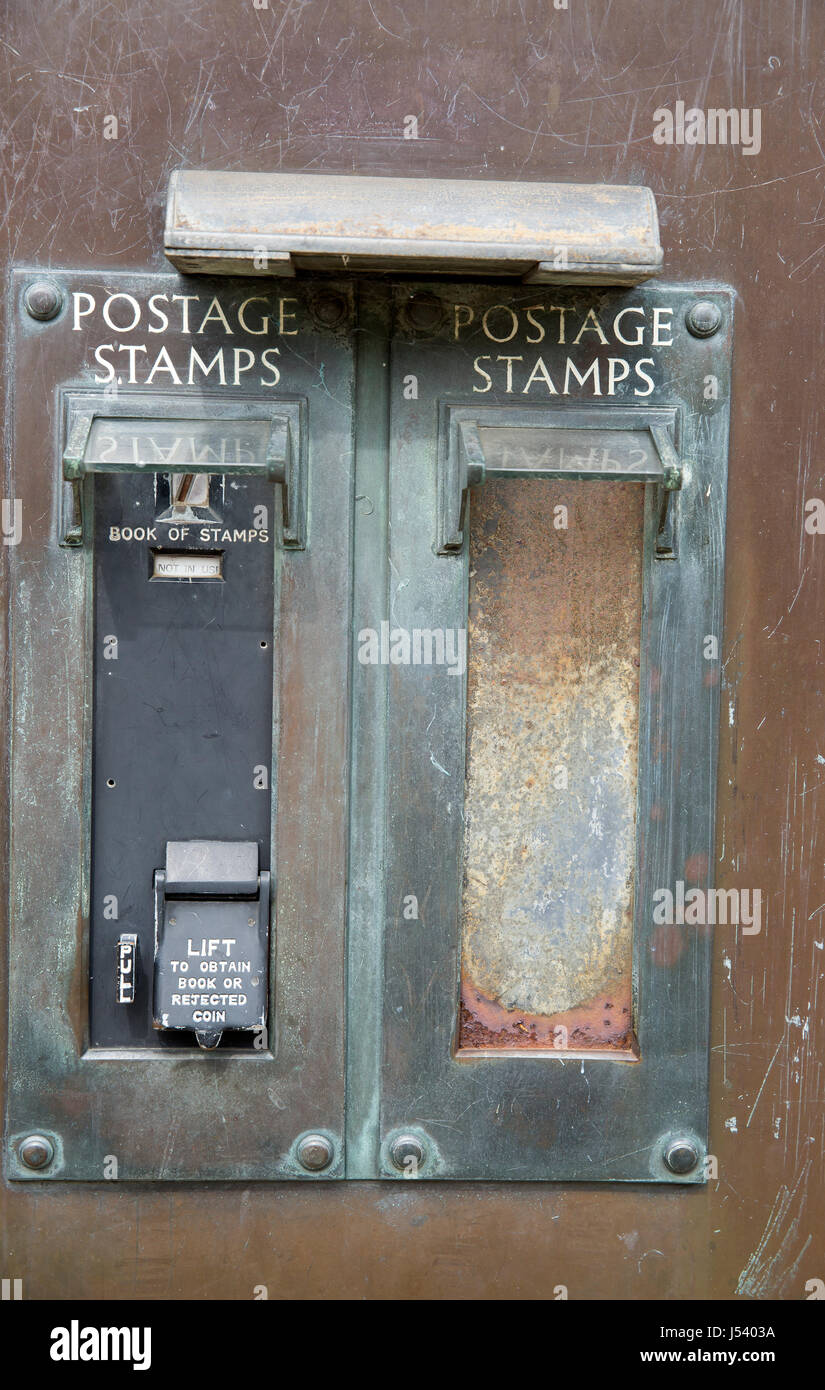 Currency In Vending Machine High Resolution Stock Photography and ...