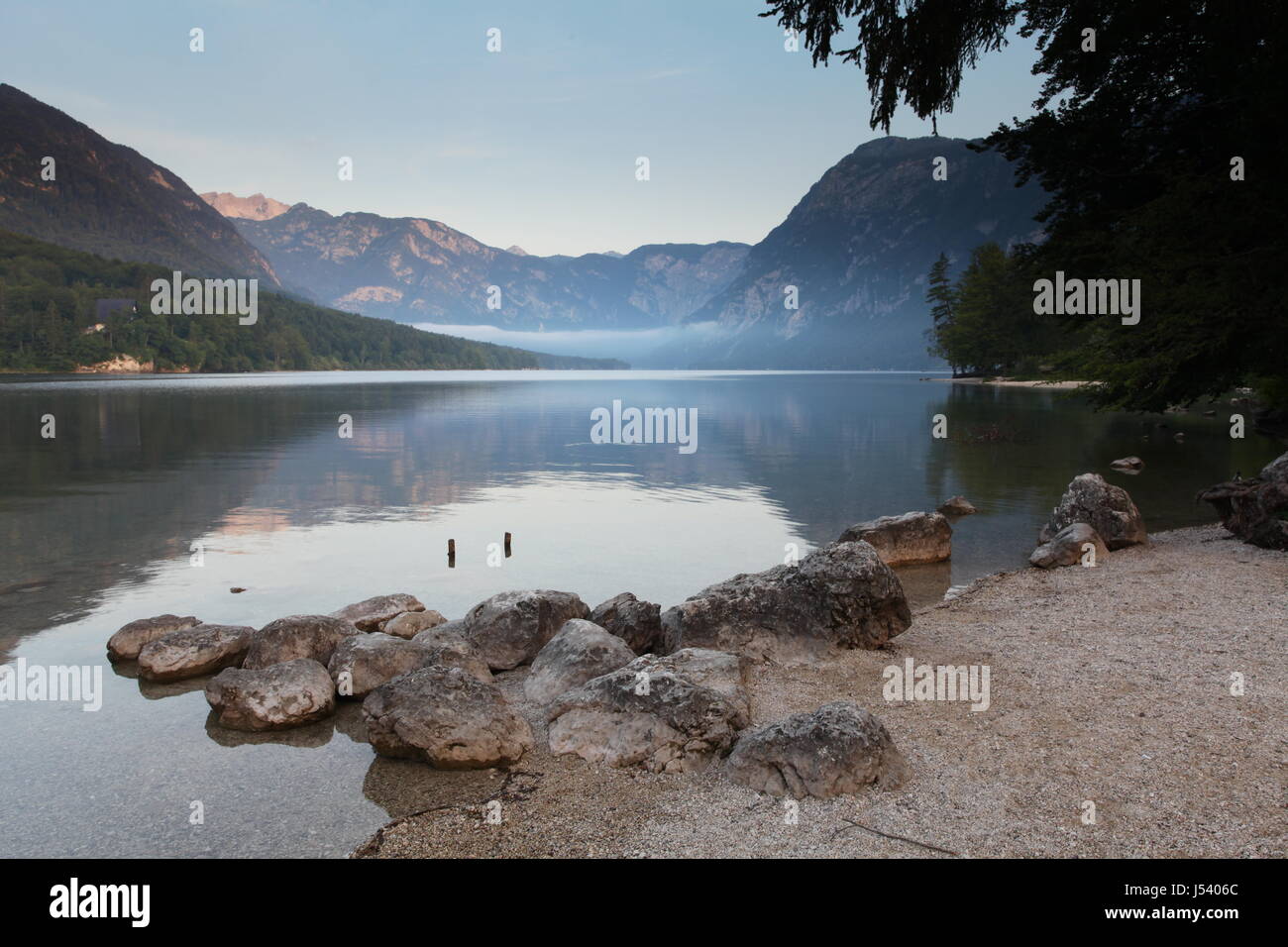 Beautiful mountain lake reflection hi-res stock photography and images ...