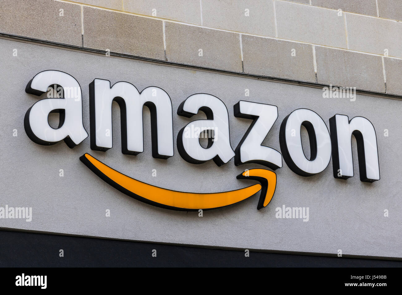 Cincinnati - Circa May 2017: Amazon Store in the U Square. Amazon@Cincinnati is Amazon’s first Cincinnati brick-and-mortar store VI Stock Photo