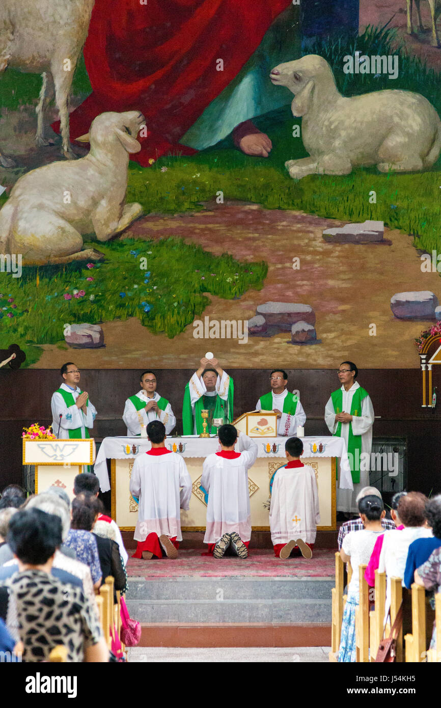 Sunday mass at Yinchuan, Catholic Church of Our Lady Sacred Heart, Ningxia, China Stock Photo