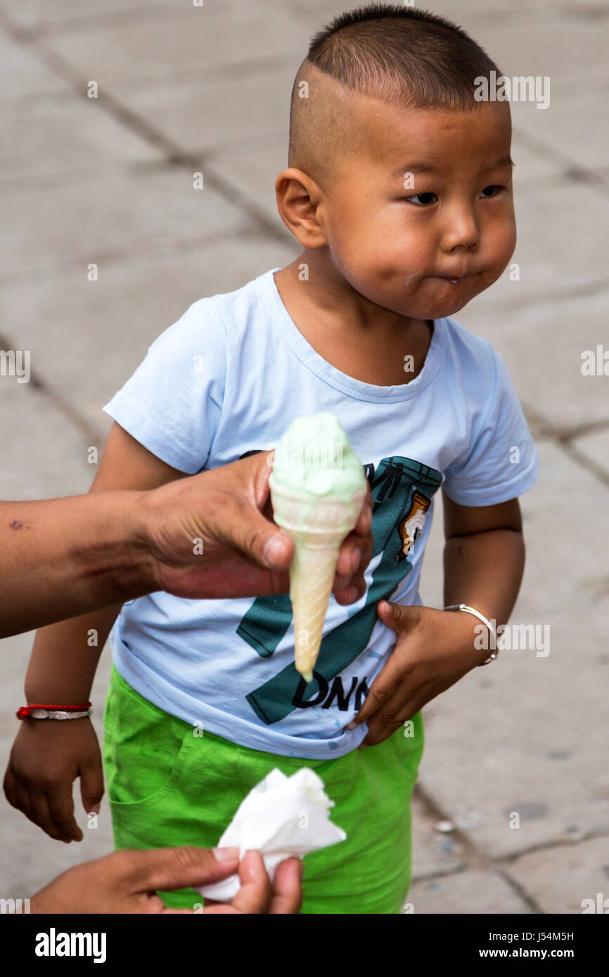 Chinese boy with ice cream, Zhongshan Park, Yinchuan, Ningxia, China Stock Photo