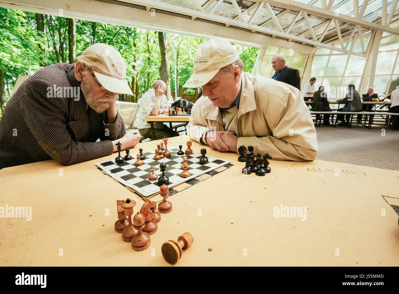 People playing chess park hi-res stock photography and images - Page 3 -  Alamy