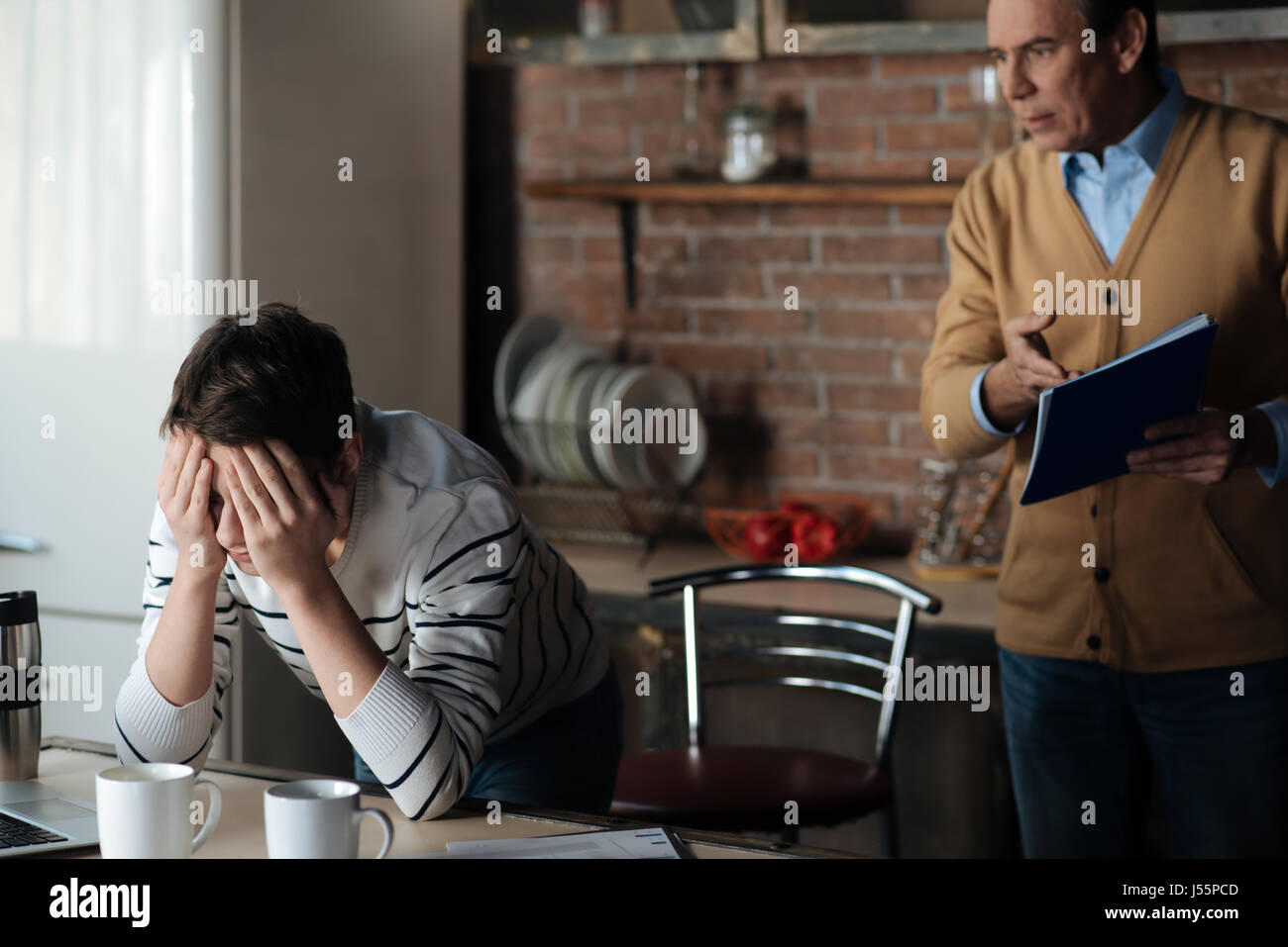 Elbows table hi-res stock photography and images - Alamy