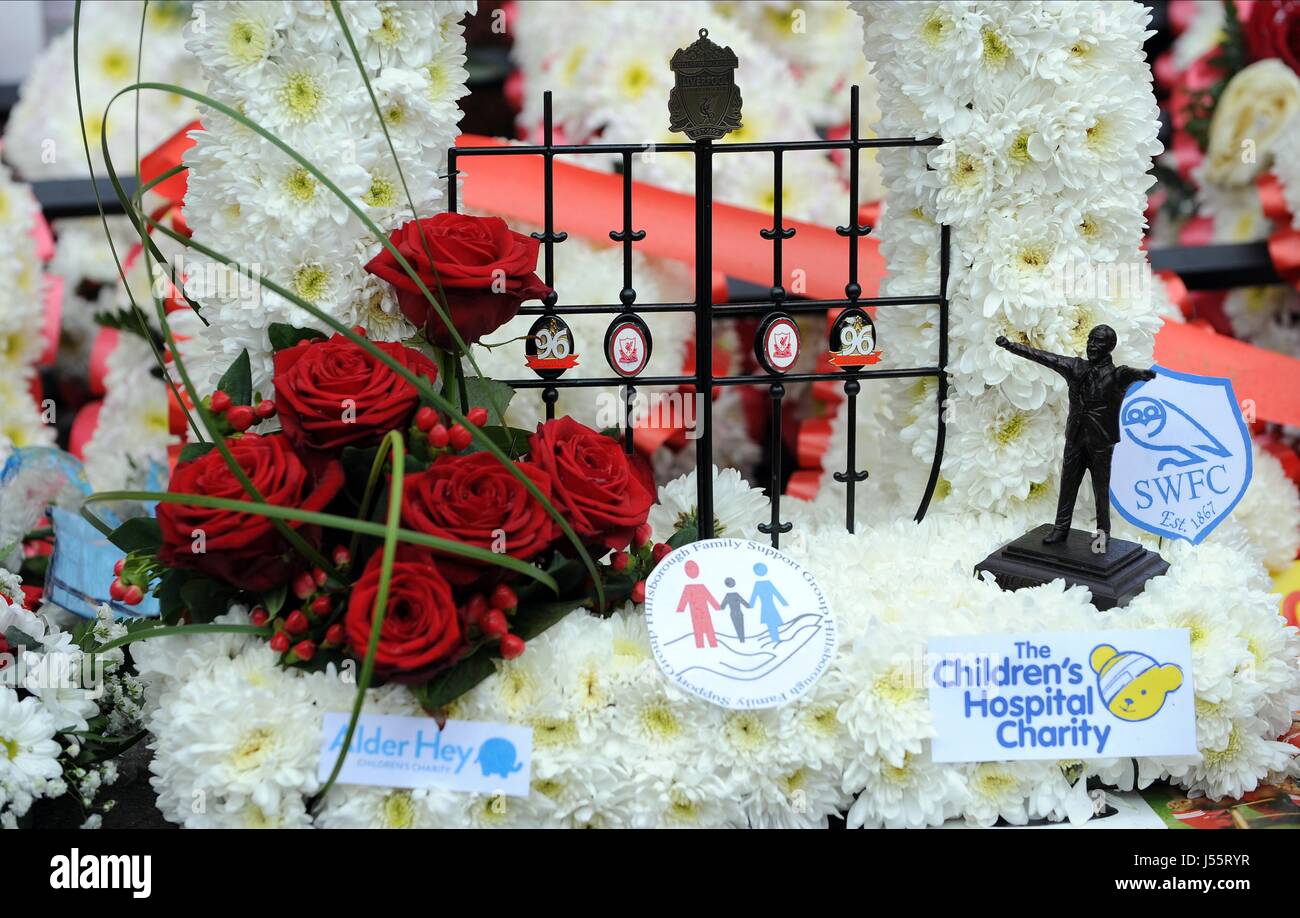 FLORAL TRIBUTES LAID BY MEMORI LIVERPOOL FC V MANCHESTER CITY ANFIELD LIVERPOOL ENGLAND 13 April 2014 Stock Photo
