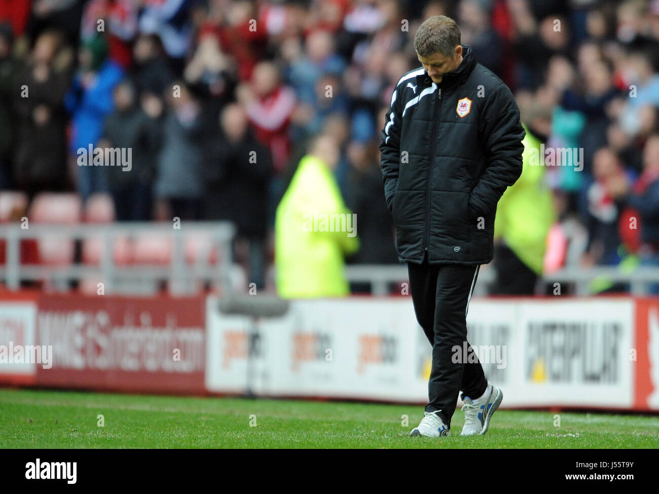 A SAD OLE GUNNAR SOLSKJAER AT SUNDERLAND FC V CARDIFF CITY F STADIUM OF LIGHT SUNDERLAND ENGLAND 27 April 2014 Stock Photo