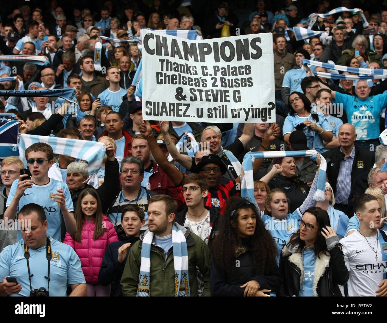 MANCHESTER CITY FANS MANCHESTER CITY V WEST HAM UNI ETIHAD STADIUM  MANCHESTER ENGLAND 11 May 2014 Stock Photo - Alamy