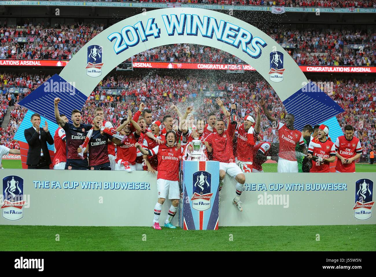 Arsenal fa cup trophy hi-res stock photography and images