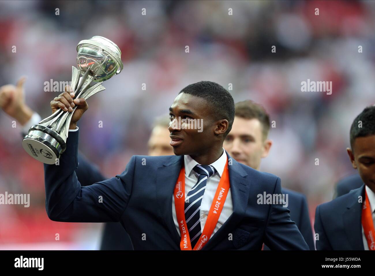 MANDELA EGBO WITH EUROPEAN U17 TROPHY ENGLAND U17 ENGLAND U17 WEMBLEY STADIUM LONDON ENGLAND 30 May 2014 Stock Photo