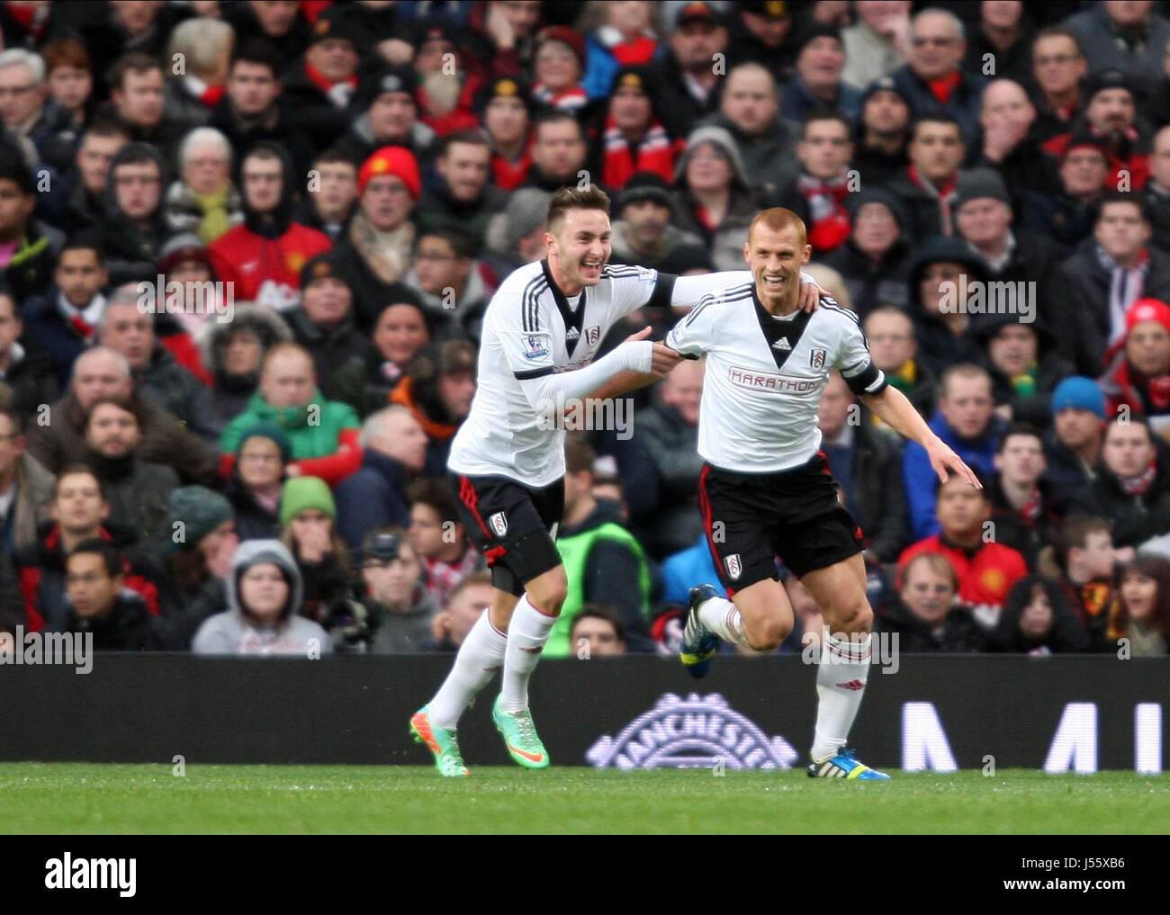 STEVE SIDWELL CELEBRATES MANCHESTER UNITED V FULHAM OLD TRAFFORD MANCHESTER ENGLAND 09 February 2014 Stock Photo