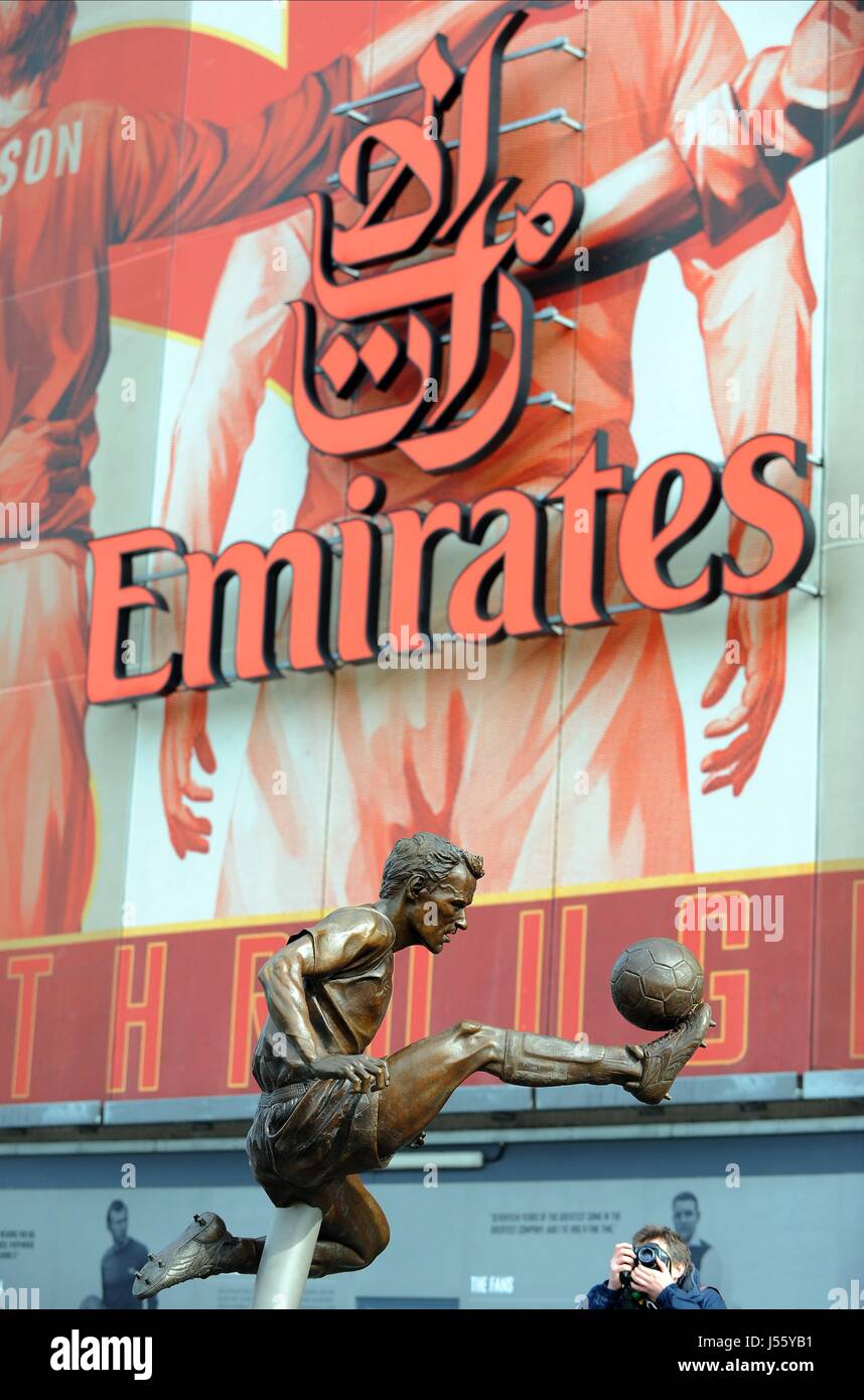 DENNIS BERGKAMP STATUE EMIRATES STADIUM EMIRATES STADIUM EMIRATES