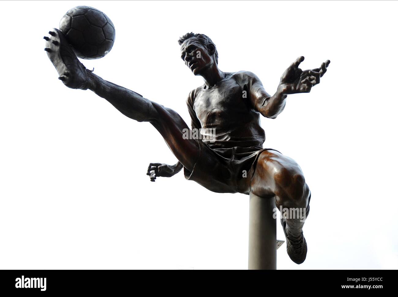 DENNIS BERGKAMP STATUE EMIRATES STADIUM EMIRATES STADIUM EMIRATES