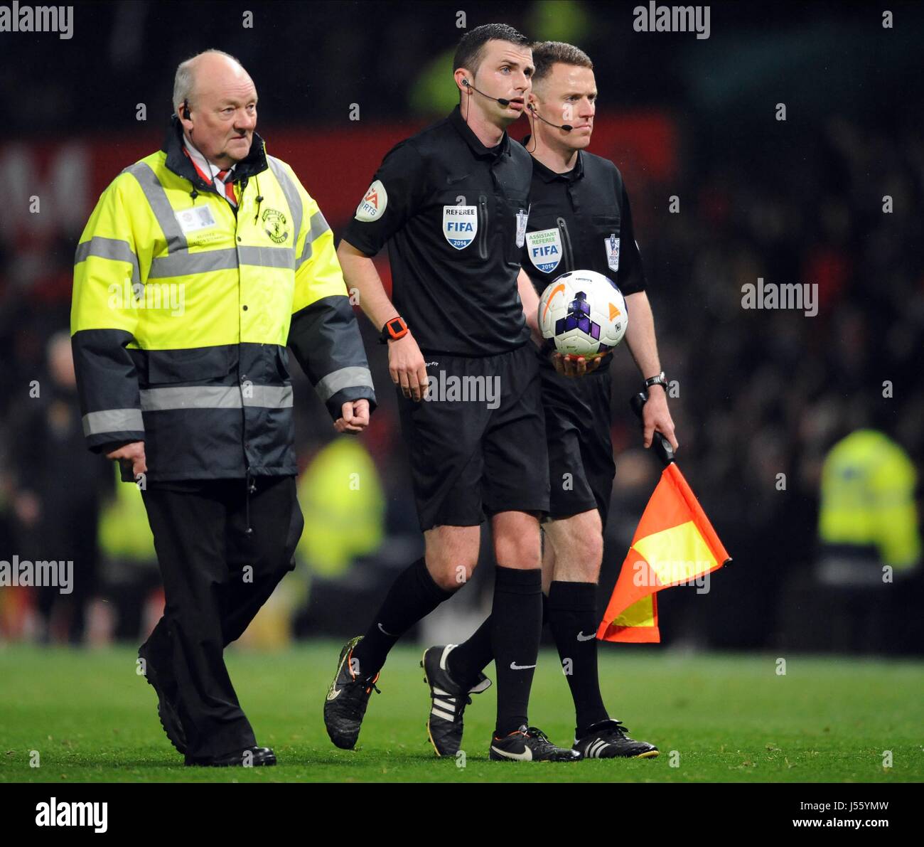 MICHAEL OLIVER LEAVES THE FIEL MANCHESTER UNITED FC V MANCHES OLD TRAFFORD MANCHESTER ENGLAND 25 March 2014 Stock Photo