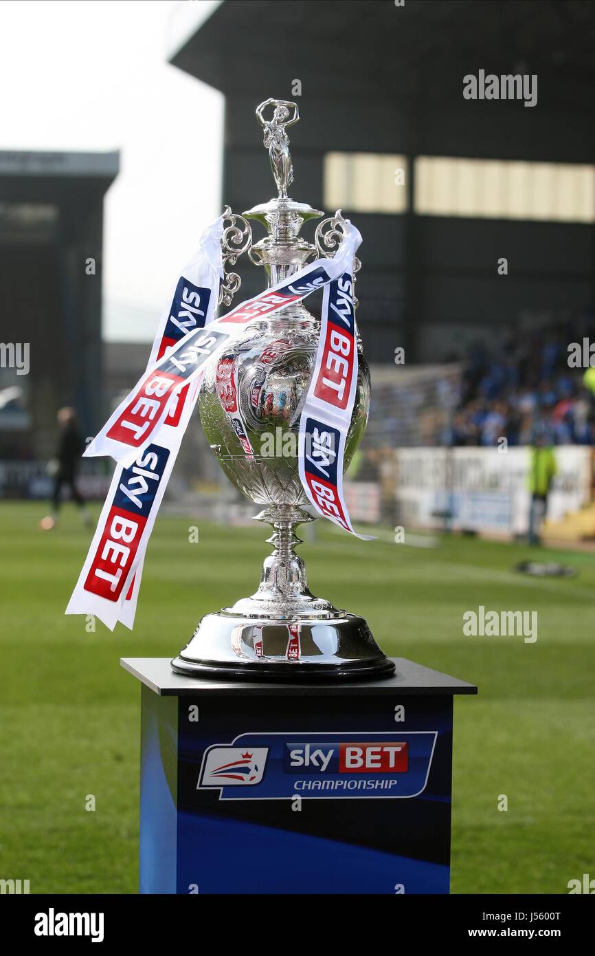 Sky bet championship trophy hi-res stock photography and images