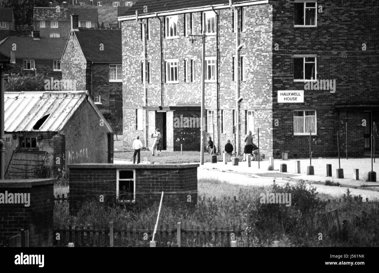 The Boulevard, Buttershaw Estate, Bradford, West Yorkshire a sprawling local authority 1950's council housing scheme. 1982. Black and white images from 1982 portray the gritty surroundings of a typical northern England working class sink estate. Stock Photo