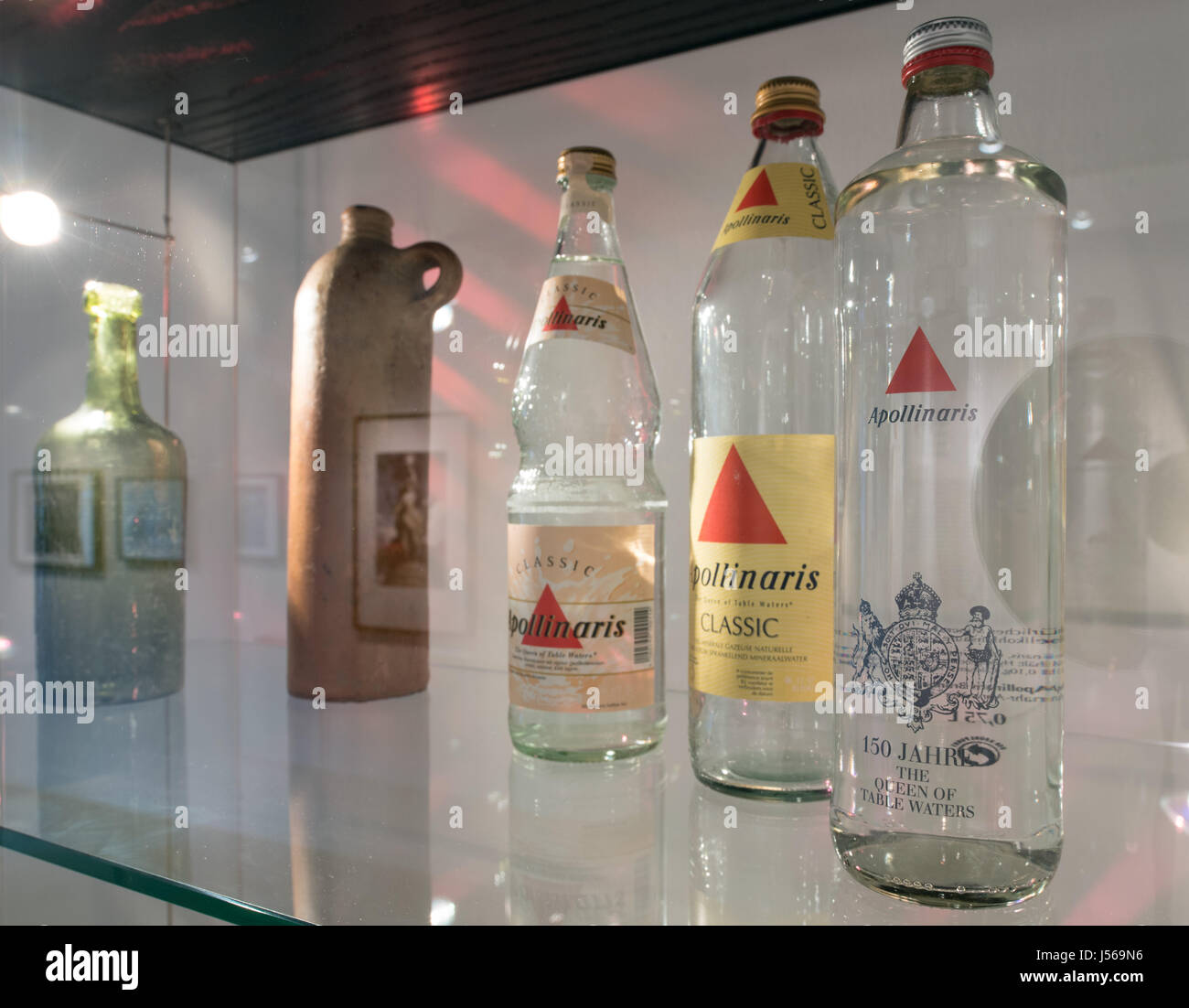 Bremen, Germany. 16th May, 2017. A collection of water bottles produced