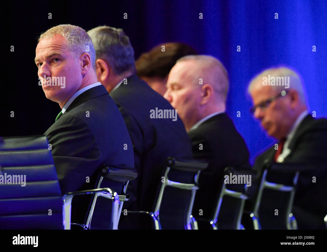 dpatop - Carsten Kengeter (L), the CEO of Deutsche Boerse AG, with fellow board of directors members Jeffrey Tessler (R-L), Hauke Stars, Andreas Preuss and Gregor Pottmeyer at the company's annual general meeting in Frankfurt am Main, Germany, 17 May 2017. Photo: Arne Dedert/dpa Stock Photo