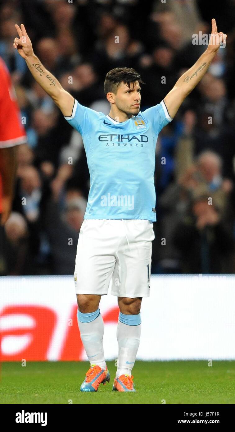 SERGIO AGUERO CELEBRATES GOAL MANCHESTER CITY V CARDIFF CITY ETIHAD STADIUM  MANCHESTER ENGLAND 18 January 2014 Stock Photo - Alamy, image size:757x1390