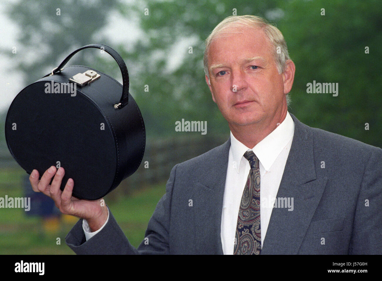 Detective Superintendent Michael Bennison shows a vanity case similar to the one Lynne Rogers was carrying when she went missing and which has not been found. Stock Photo
