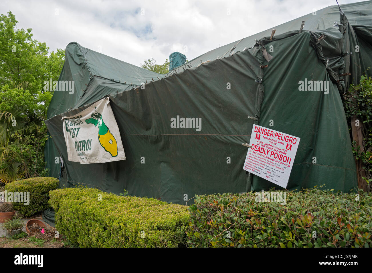 Tent fumigation of home Stock Photo Alamy