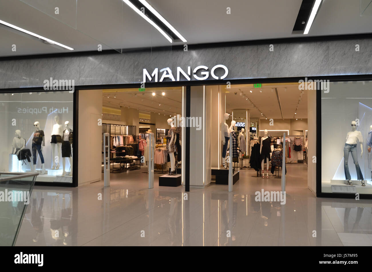 Emporium Shopping Mall, Lahore, Pakistan Stock Photo Alamy