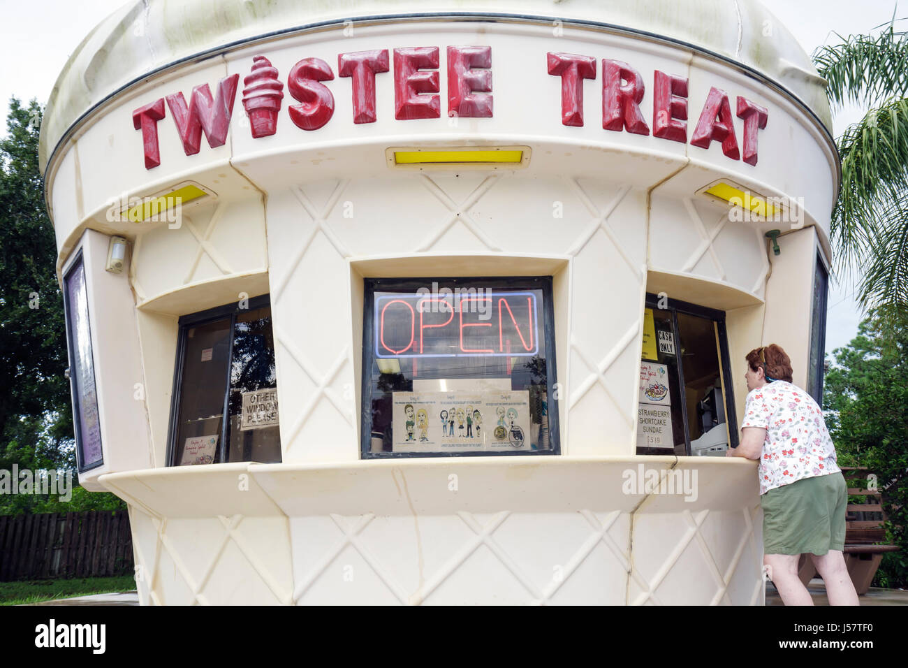 Twistee treat ice cream stand hires stock photography and images Alamy