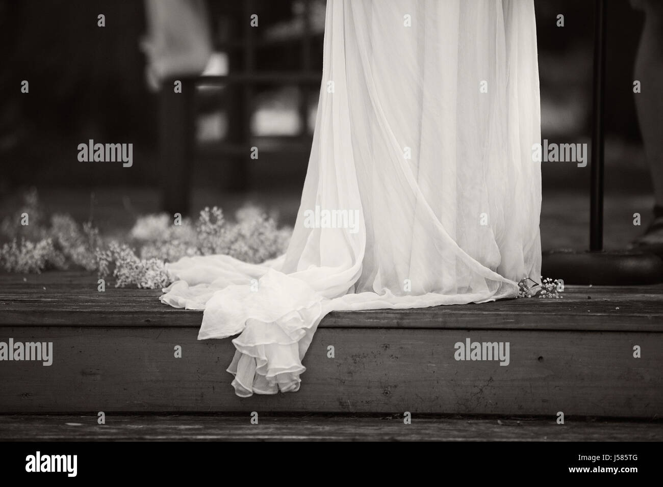 Traditional red wedding dress hi-res stock photography and images - Alamy Traditional red wedding dress hi-res stock photography and images - Alamy