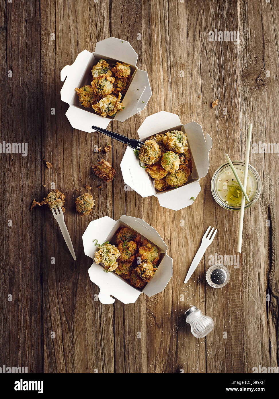 Crisp deep fried brussel sprouts Stock Photo Alamy