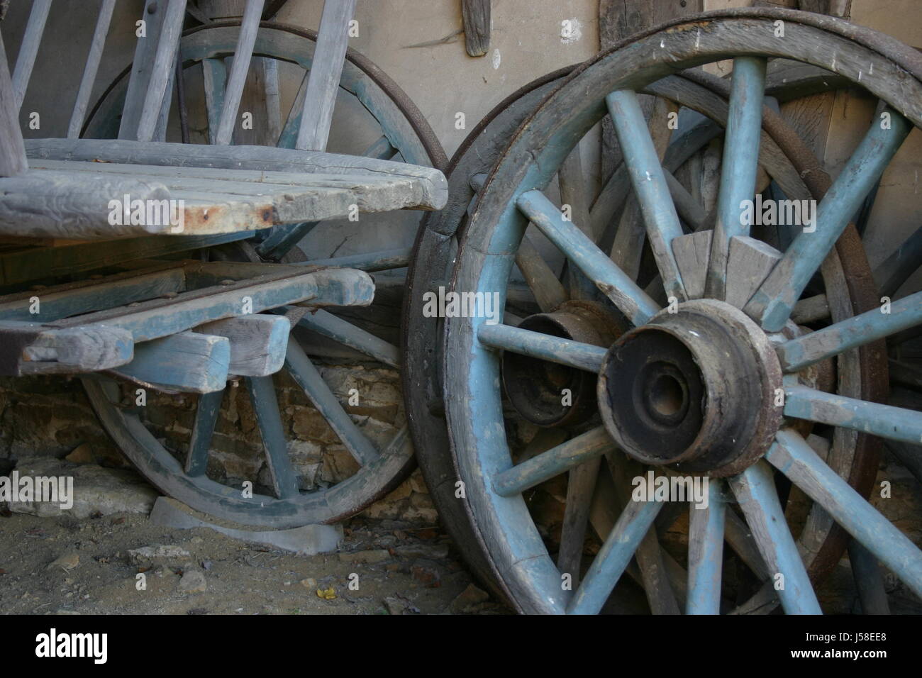 wheel wood wheels rusty rust rusted cartwheel handcart cart wheel hub