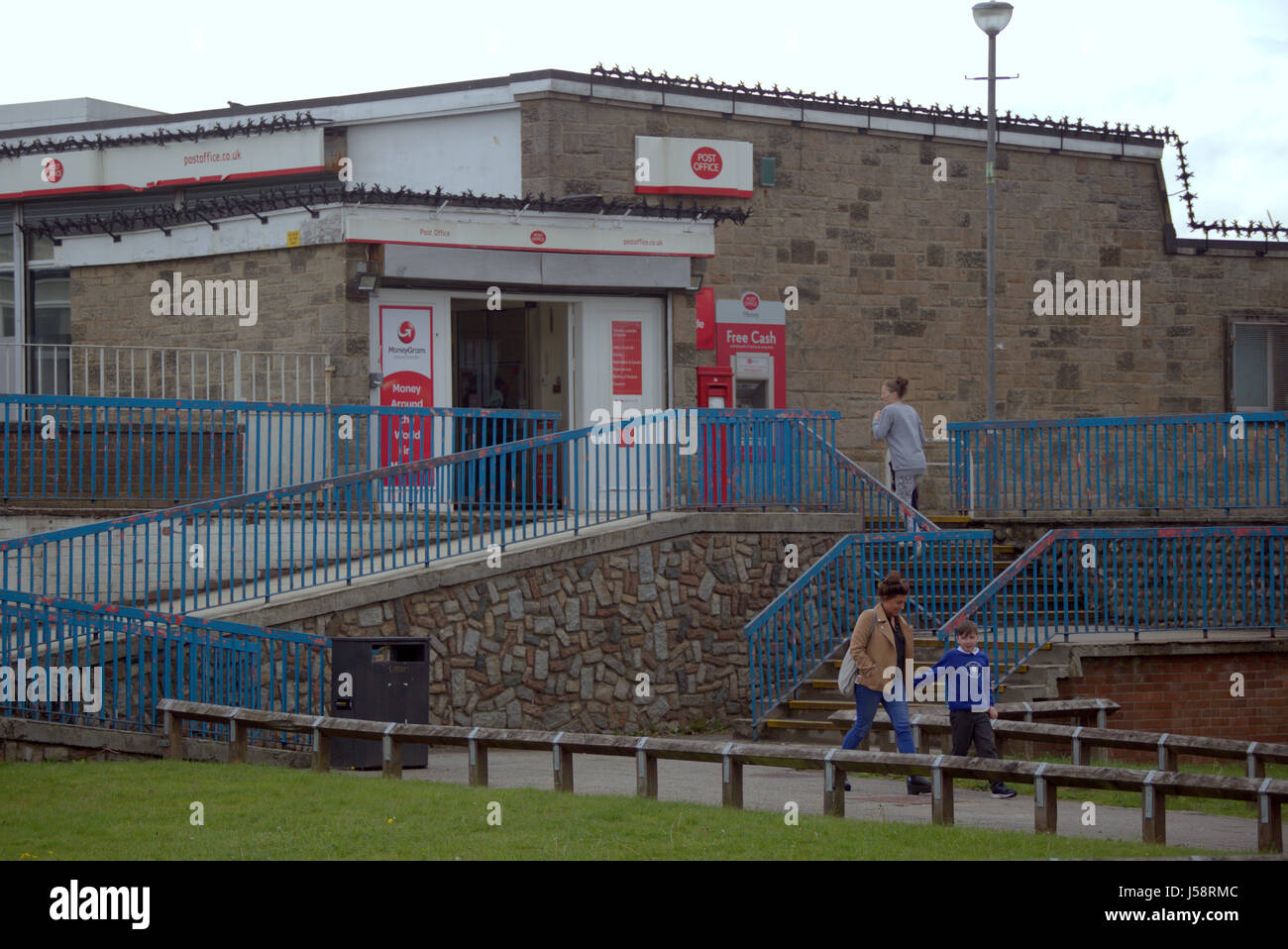 Drumchapel housing scheme shopping centre social deprivation poverty post office earmarked for closure Stock Photo