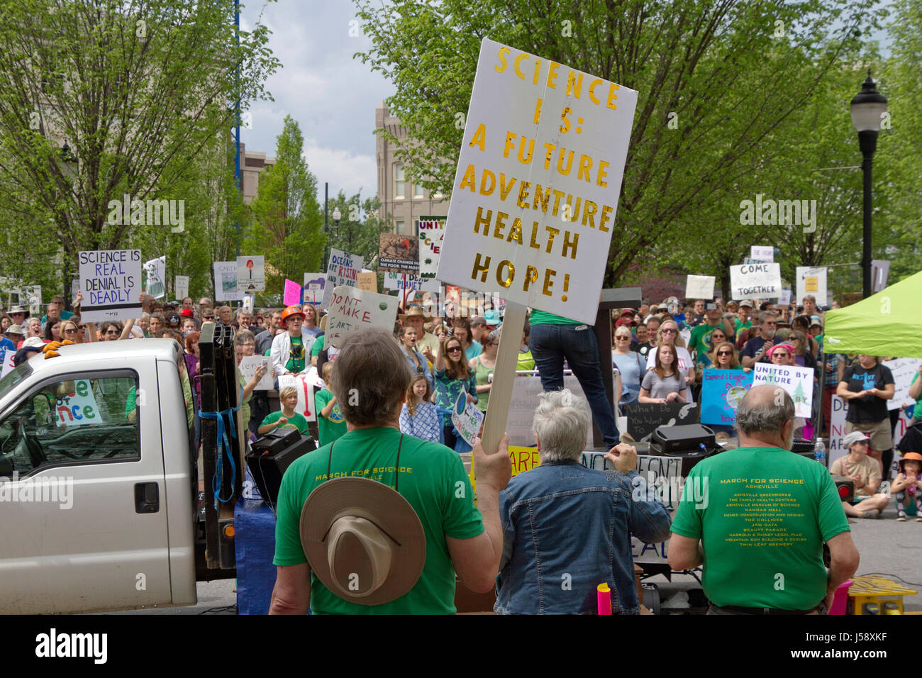Asheville, North Carolina, USA - April 22, 2017: A large, heterogeneous crowd of demonstrators holding signs gather to demonstrate for science in down Stock Photo