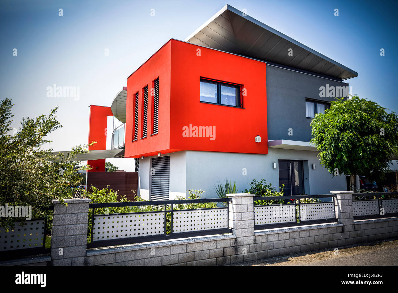 Modern house hi-res stock photography and images - Alamy