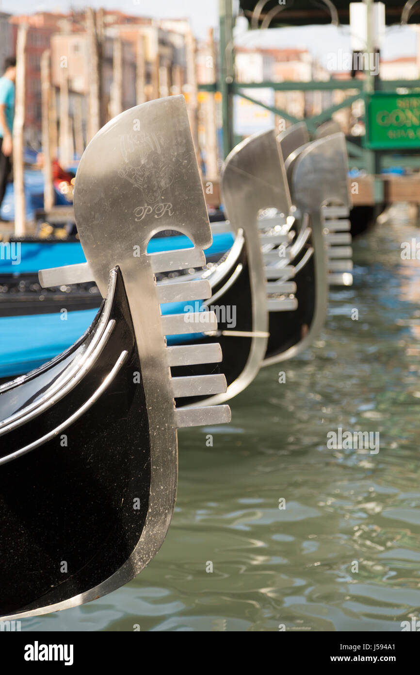 Venice italy gondola gondolas steel hi-res stock photography and images ...