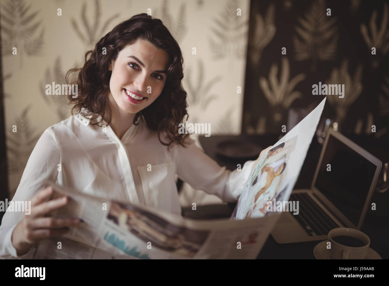 Woman Reading Newspaper Luxury Hi Res Stock Photography And Images Alamy