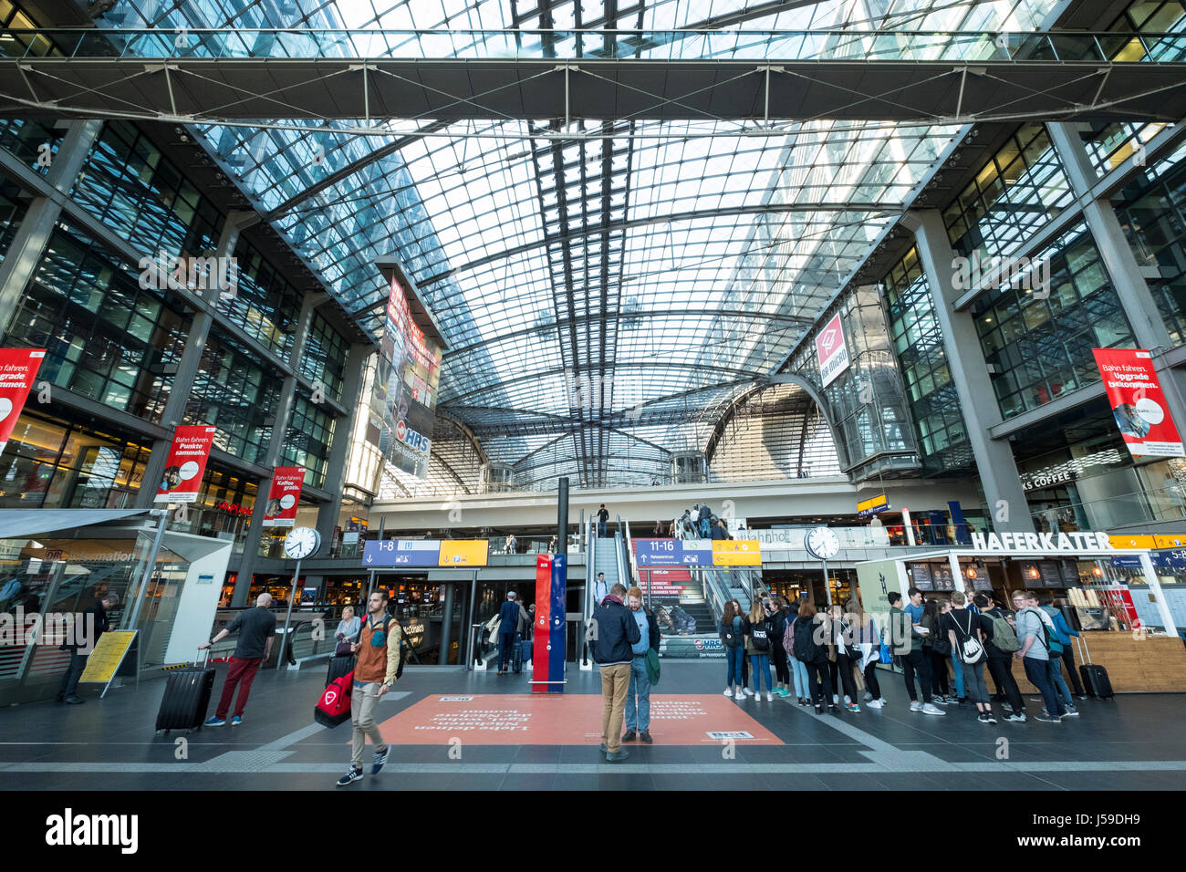 Berlin hauptbahnhof hi-res stock photography and images - Alamy