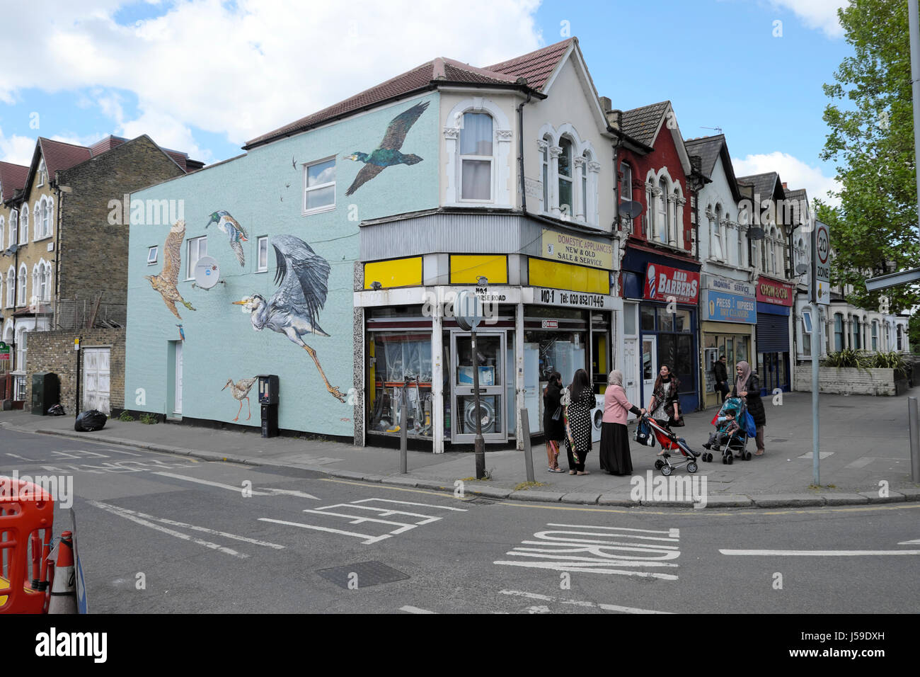 Bird mural hires stock photography and images Alamy