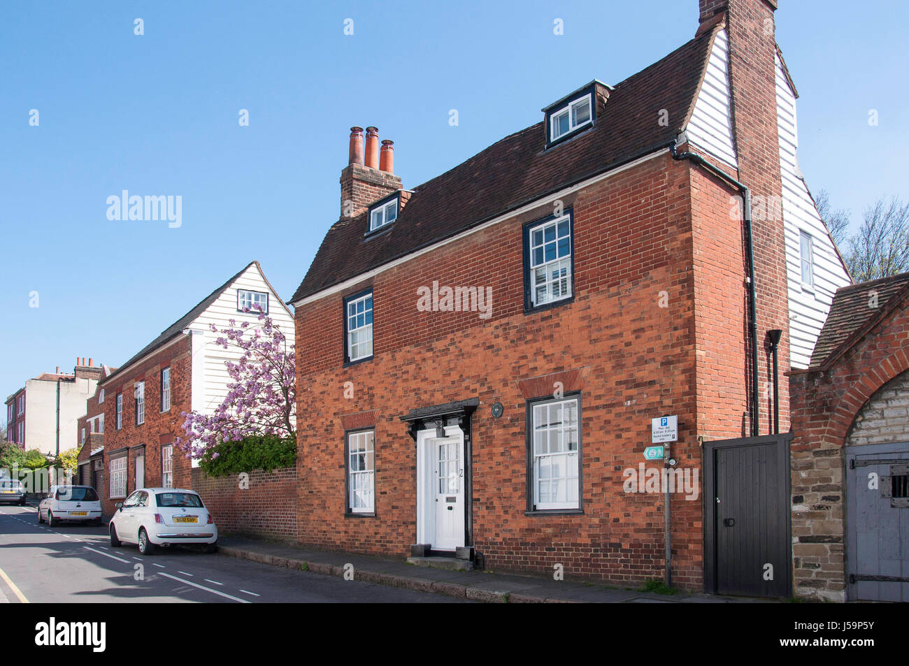 Houses street united kingdom hires stock photography and images Alamy