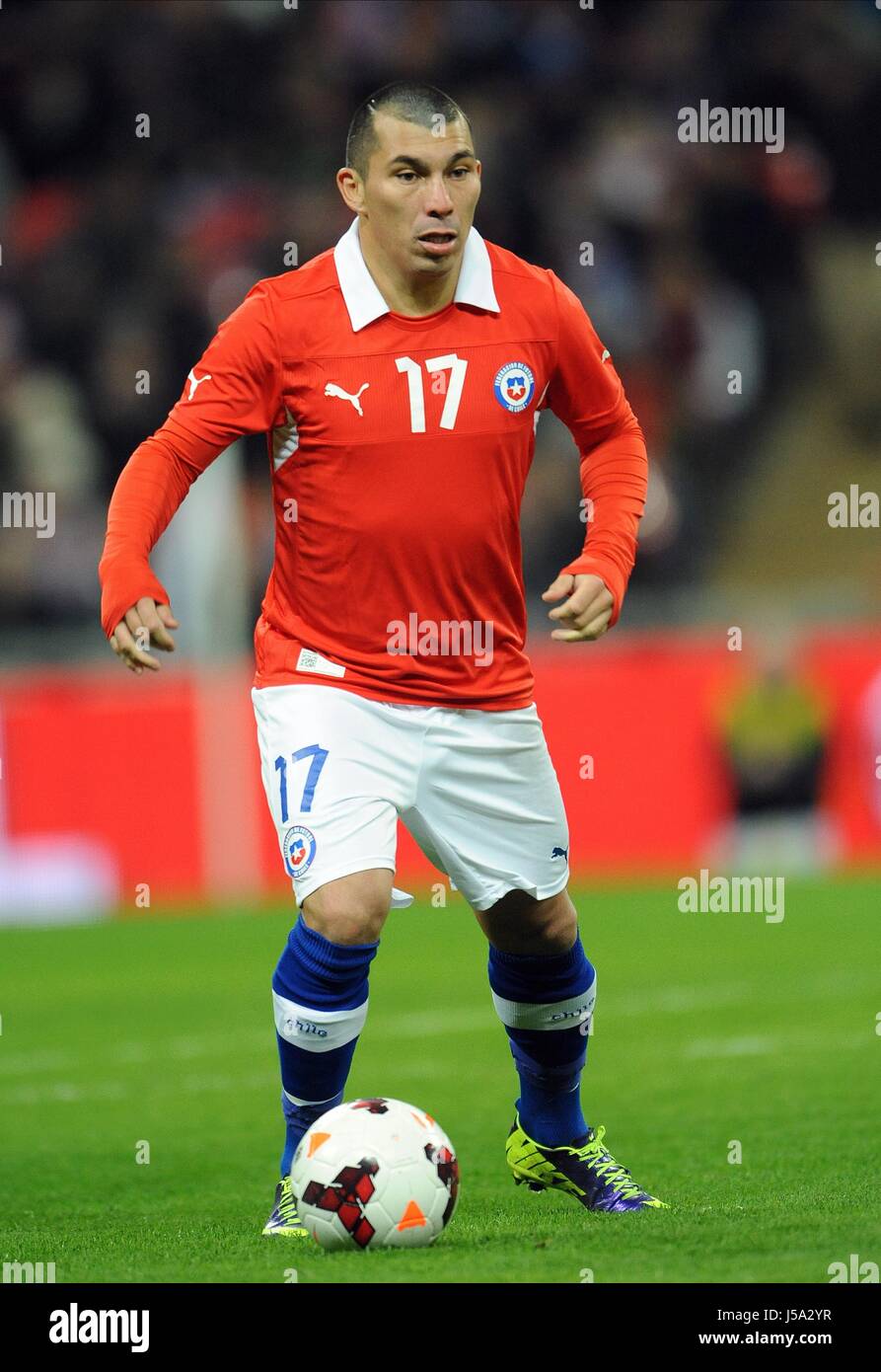 GARY MEDEL CHILE WEMBLEY STADIUM LONDON ENGLAND 15 November 2013 Stock Photo