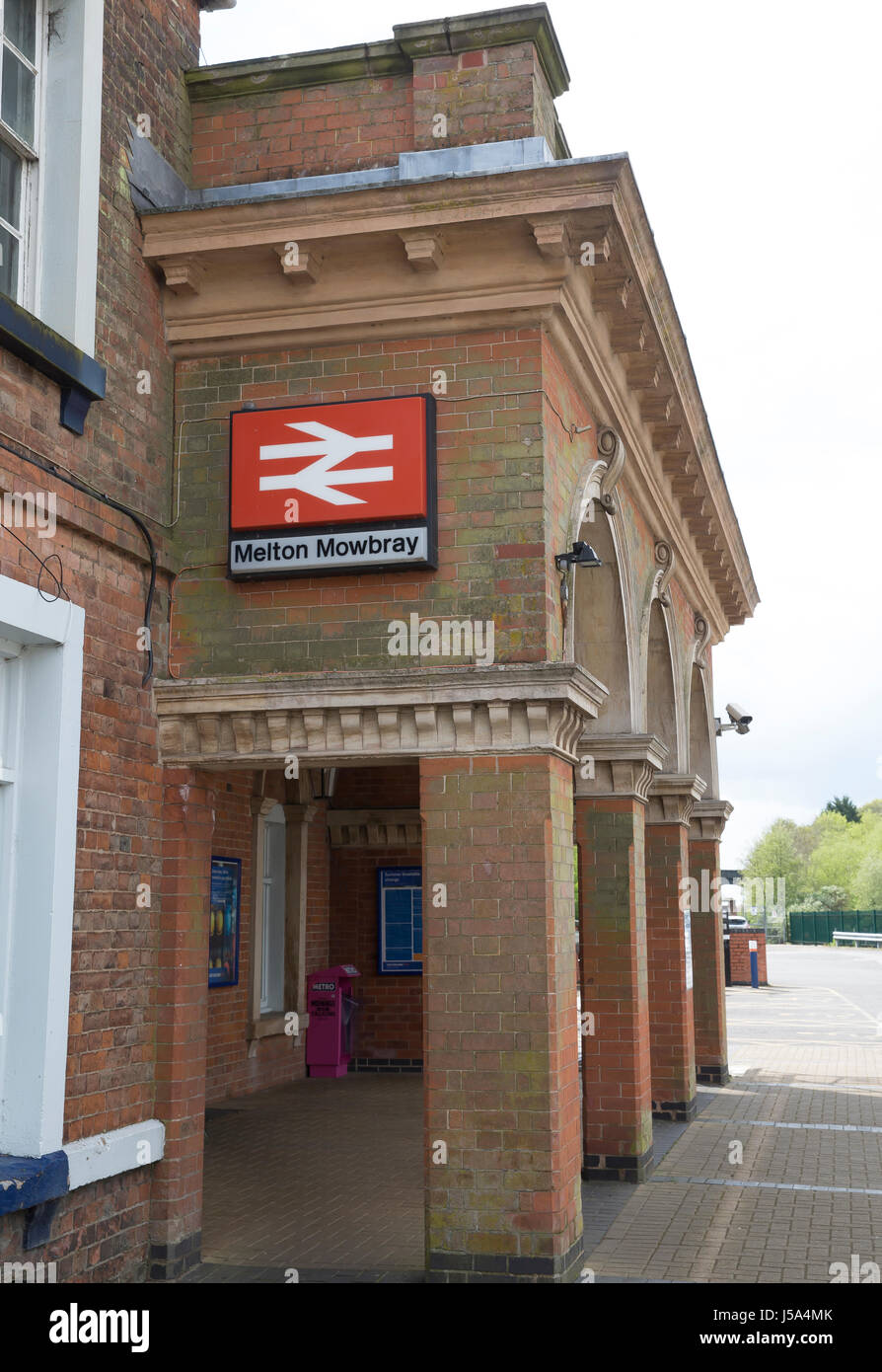 Railway station sign in Melton Mowbray, Leicestershire Stock Photo Alamy