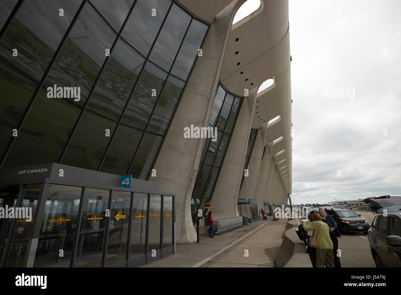 Dulles international airport hires stock photography and images Alamy