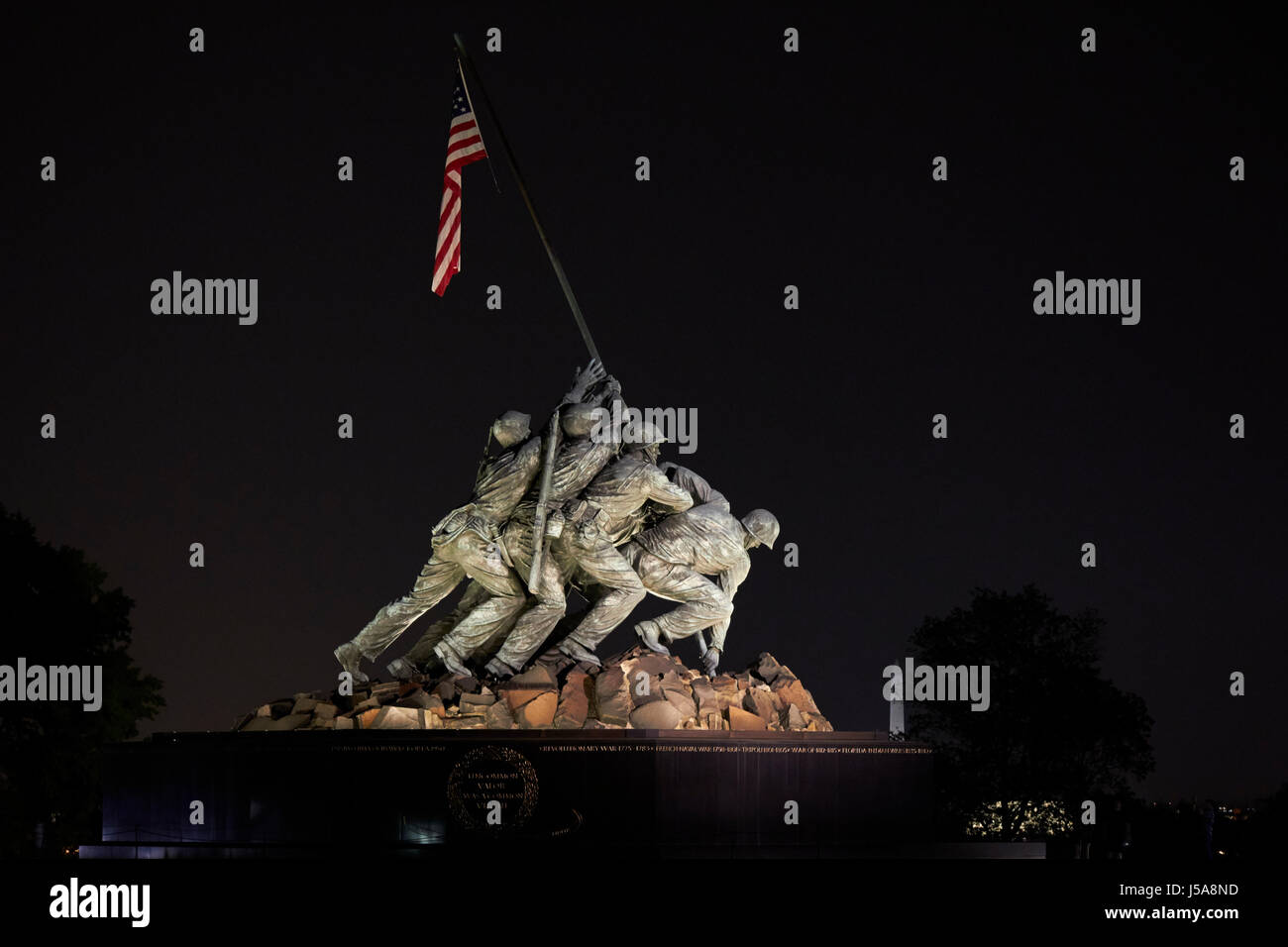 the us marine corps war memorial iwo jima at night Washington DC USA Stock Photo