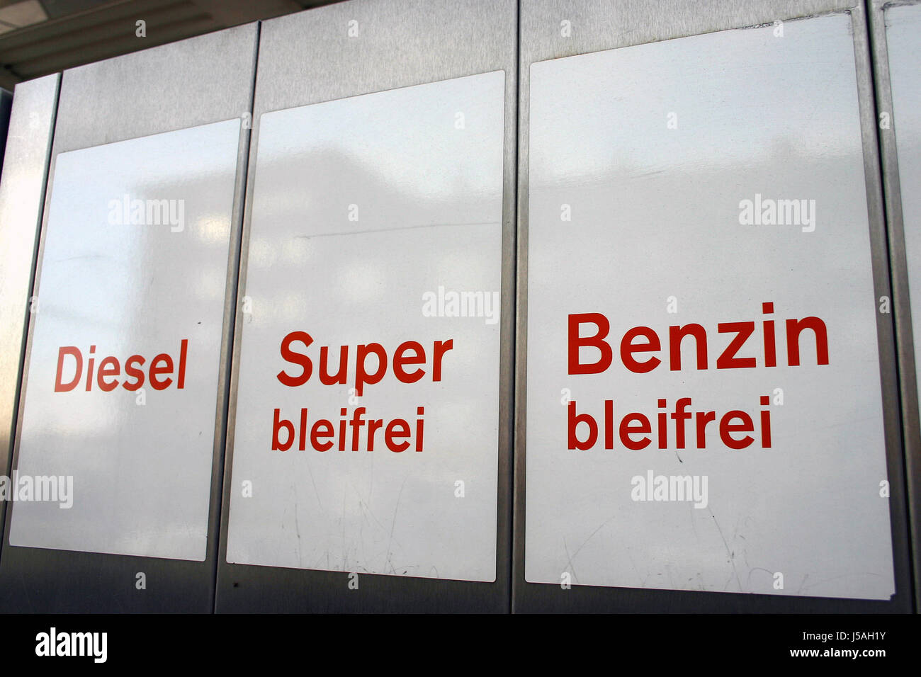 car automobile vehicle means of travel motor vehicle autocars writing