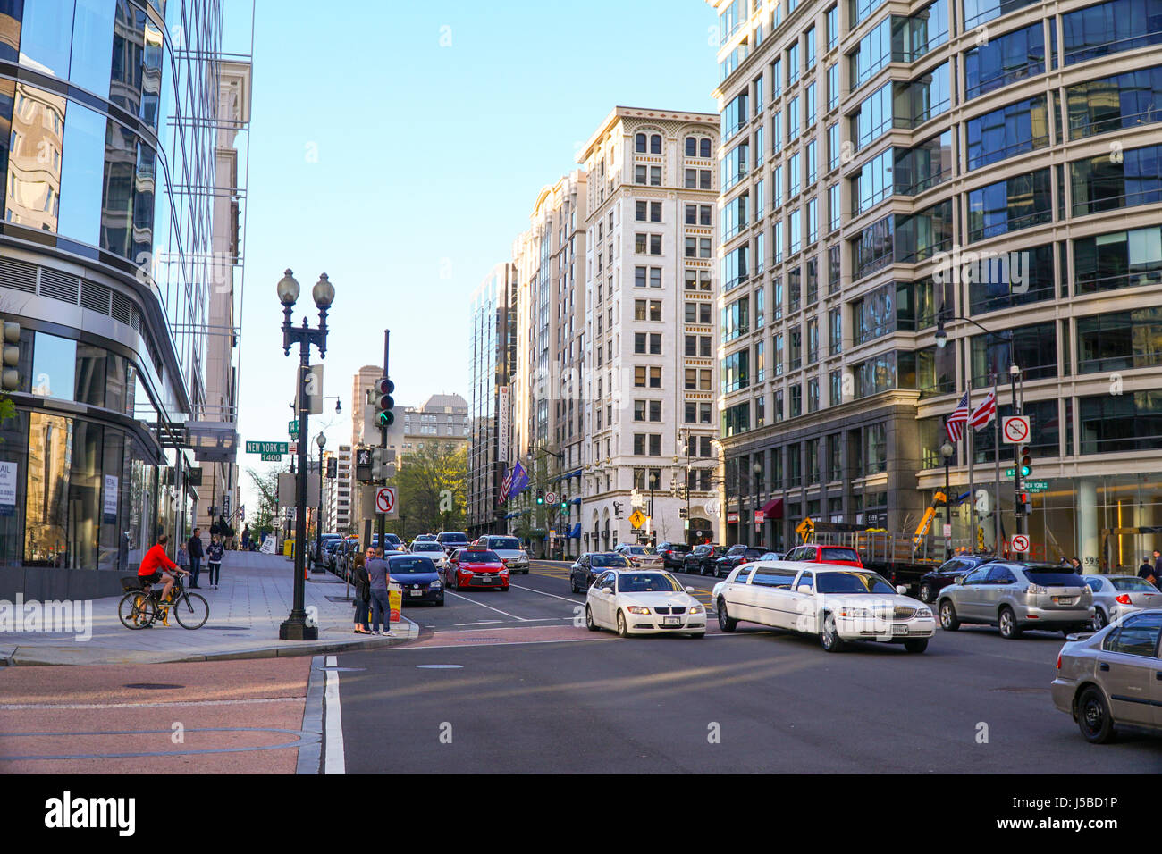 Washington Dc Street View Street View In Downtown Washington - Washington Dc - Columbia Stock Photo -  Alamy