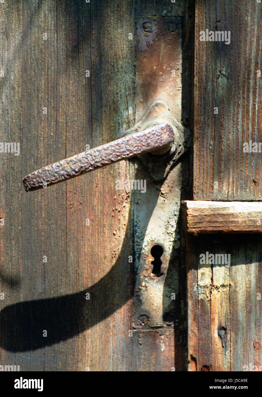 door ailing doorknob weatherworn handle holztr trdrcker trschlo klinke Stock Photo