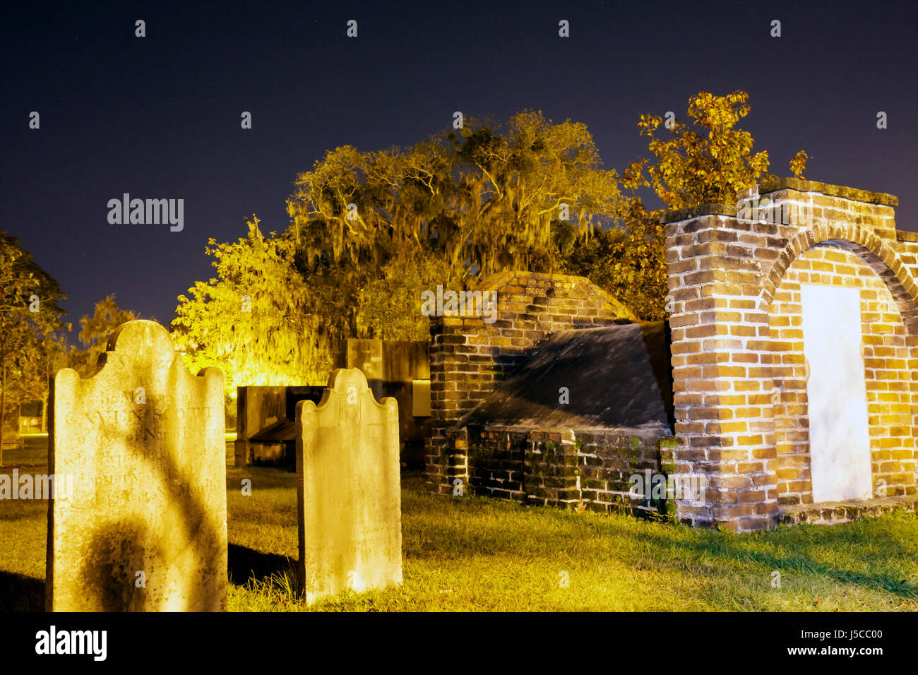 Georgia Savannah,Savannah Historic District,Colonial Park Cemetery,1750 to 1853,burial ground,grave,tombstone,tomb,headstone,shadows,creepy,death,ghos Stock Photo