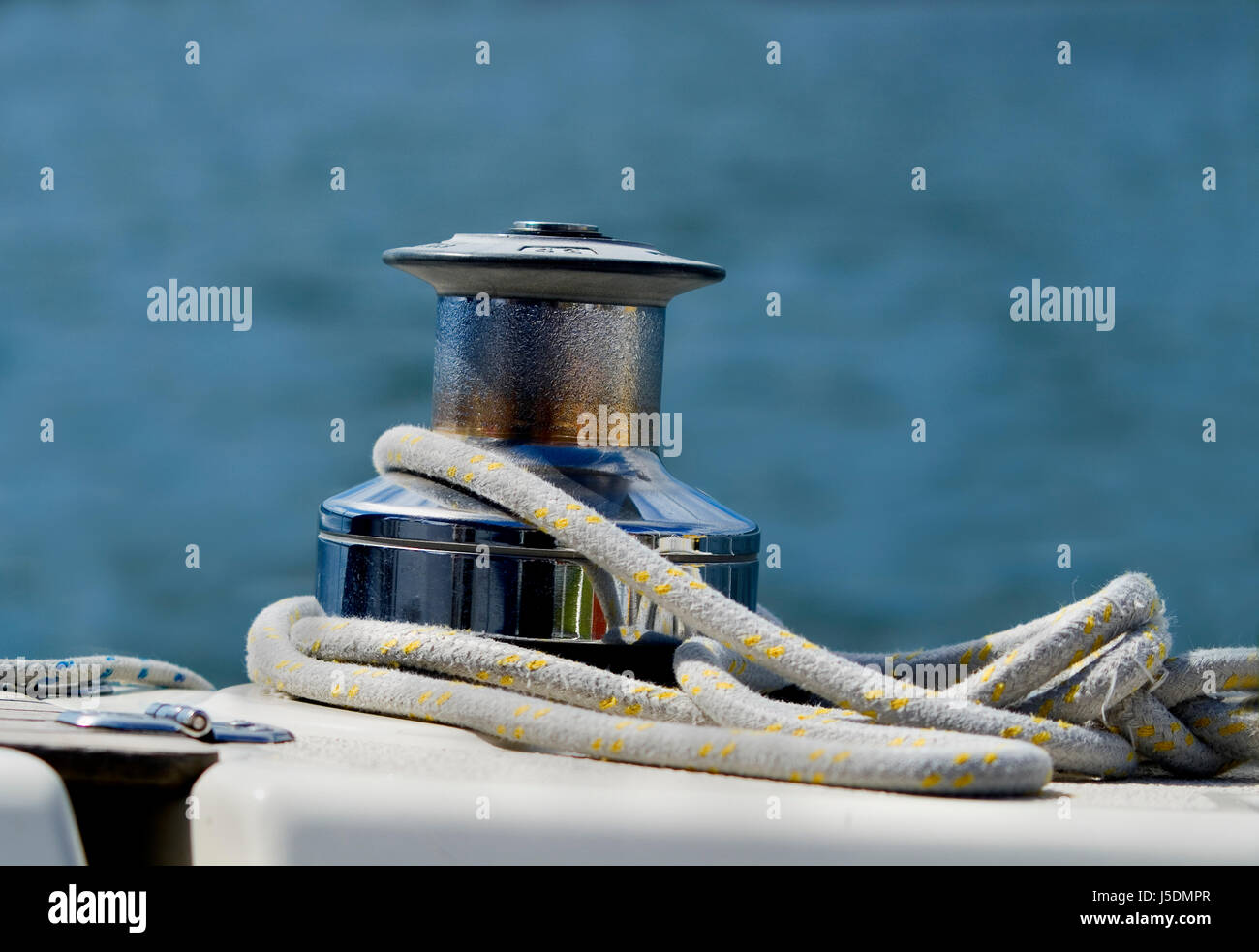 detail,sail,yachting,sheet ropes,deck,to tie up,engage,winsch,winschen